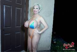 Big tits Claudia-Marie